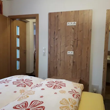 Eiterer Apartament *